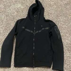 Black Nike tech